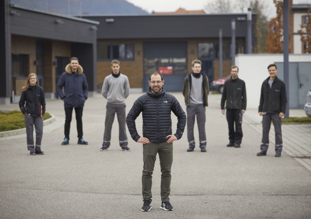 EIN STARKES TEAM - UNSER GEWERBLICHER AUSBILDER MIT AUSZUBILDENDEN